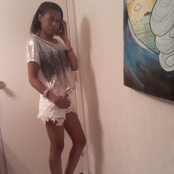 White embroidered shorts and sequined top - Picture 2 of 2